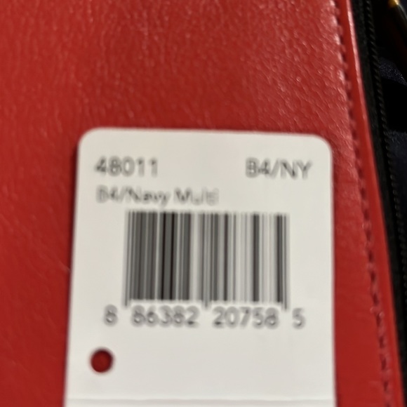 Coach Legacy Multi Color Navy/Red/Tan 🔑 holder. Has 2 pockets in the outside. - Picture 6 of 10